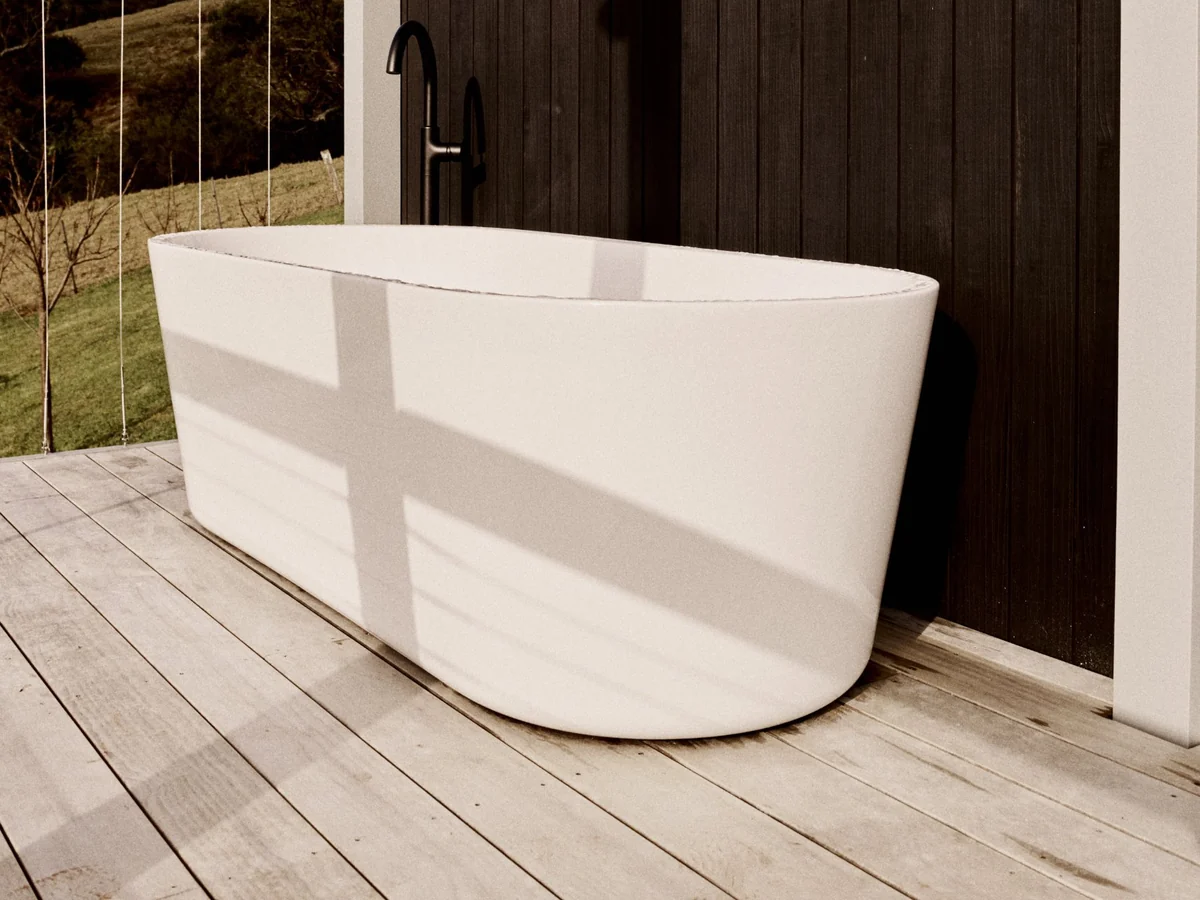 Outdoor bath on the deck, open to the valley
